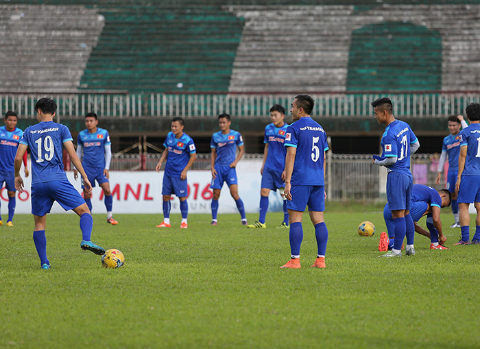 Tuyển thủ Việt Nam nín thở chờ chốt danh sách dự AFF Cup