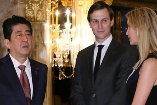Hình ảnh ái nữ nổi tiếng của Trump cùng bố tiếp nguyên thủ Nhật