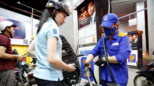 Giá xăng dầu giảm mạnh sau 6 lần tăng