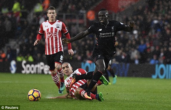 Hàng công tịt ngòi, Liverpool bị cầm hòa trên sân khách