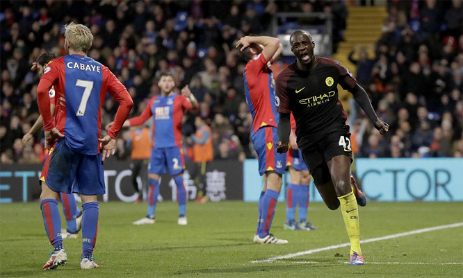 Toure tái xuất như mơ, giúp Man City vượt ải Palace