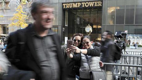 Rộ mốt tới tháp Trump chụp ảnh ‘tự sướng’