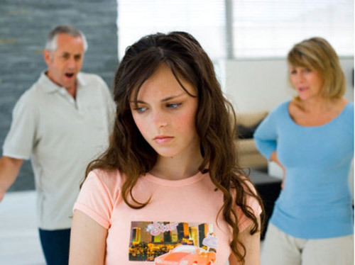 Bố chồng 'xuống tay' với con dâu vì trốn về ăn giỗ mẹ đẻ