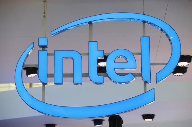 Yếu kém về thiết bị đeo, Intel đau đớn sa thải nhân viên