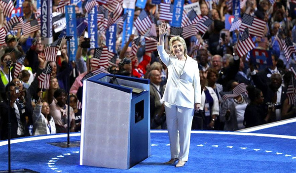 Đa số người Mỹ muốn Hillary về hưu