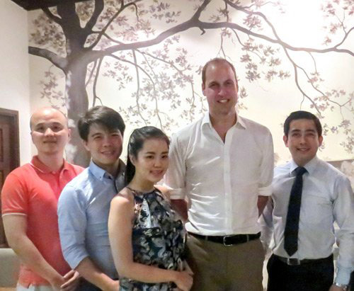 Nhà hàng phục vụ Hoàng tử Anh hút chính khách