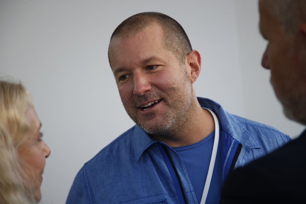 Jony Ive ngừng tham gia thiết kế Apple iPhone?