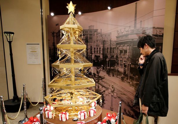 Cây thông Noel bằng vàng ròng giá 40 tỷ