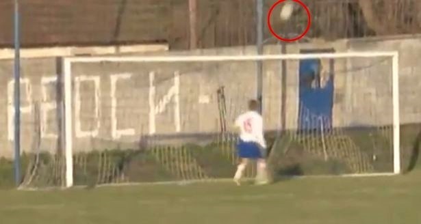 Pha bỏ lỡ chưa từng thấy trong lịch sử bóng đá