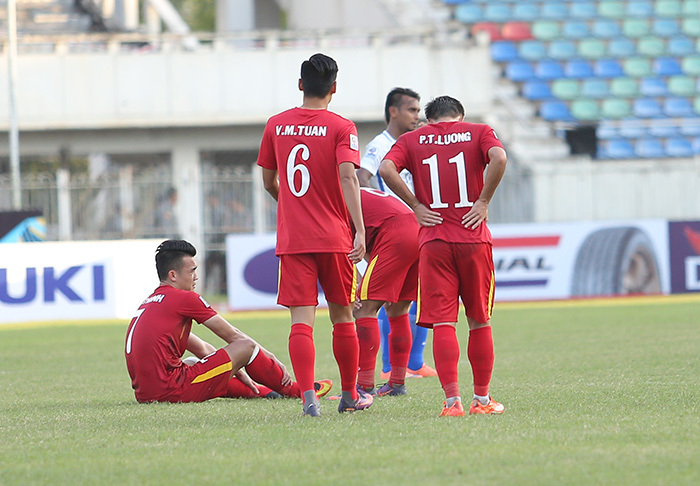 Nhiều tuyển thủ Việt Nam kiệt sức sau trận thắng Malaysia
