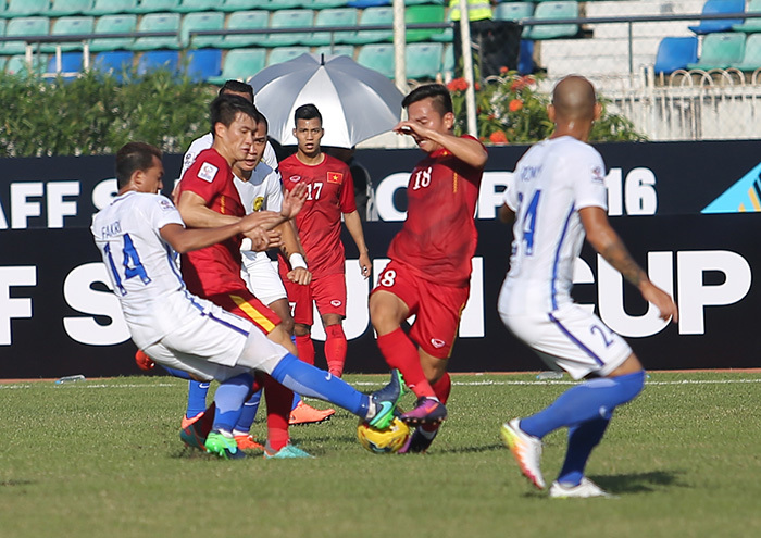 Hình ảnh tố Malaysia ra đòn hiểm ác với cầu thủ Việt Nam