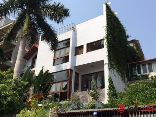 Những căn biệt thự có giá gần nửa tỷ mỗi m2 khoe vẻ đẹp giản dị bên hồ