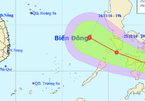 Biển Đông hứng áp thấp, miền Trung mưa lớn