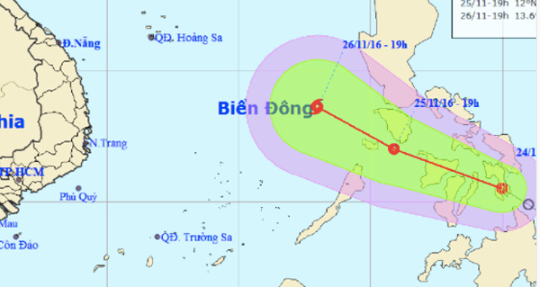 Biển Đông hứng áp thấp, miền Trung mưa lớn