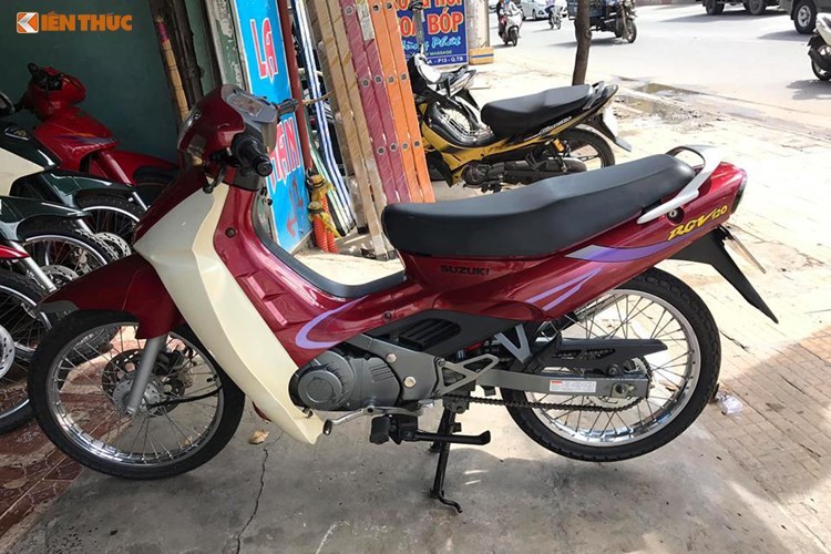 Suzuki RGV 120 đời cũ đắt ngang 'xế hộp' tại Sài Gòn