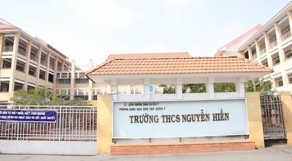 Đình chỉ thầy giám thị đánh vào mặt học sinh