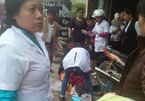 Đi xe máy lên Lào Cai đòi nợ, sản phụ sinh con bên đường