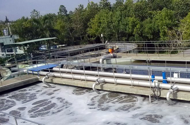 Tốn kém một gấp đôi: Hạn chế tắm rửa, xả nước