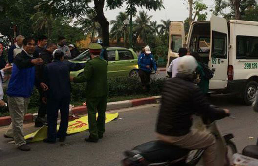 Hà Nội: Ngã vào dải phân cách, cụ ông tử vong