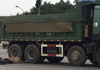Hà Nội: Bị xe tải cán qua, 2 nữ sinh chết thảm
