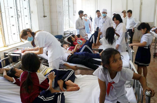 Học sinh Sài Gòn nghi ngộ độc do uống sữa miễn phí