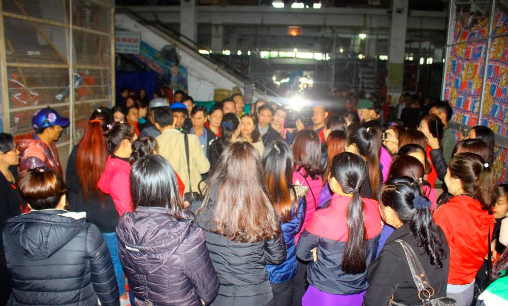 Tiểu thương chợ Hà Tĩnh đồng loạt đóng quầy phản đối BQL