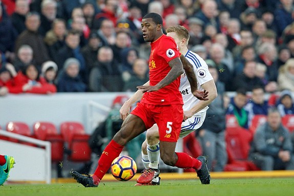 Nhọc nhằn hạ Sunderland, Liverpool bám sát Chelsea