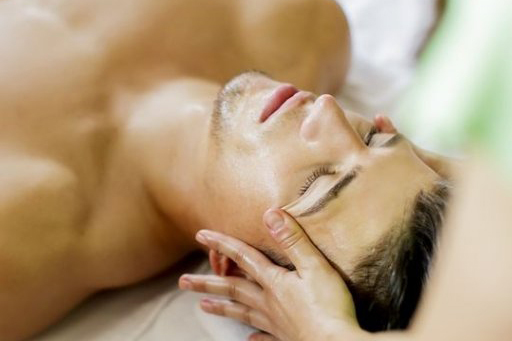 Thiếu nữ 16 tuổi mát-xa 'tới bến' và nỗi chua chát đầu đời