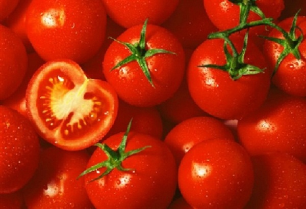 Cách làm mặt nạ cà chua giúp da trắng mịn trong mùa đông