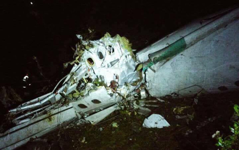 Máy bay chở một đội bóng Brazil gặp nạn, 75 người chết