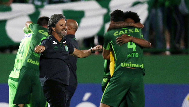 Đối thủ nhường chức vô địch cho Chapecoense sau thảm kịch