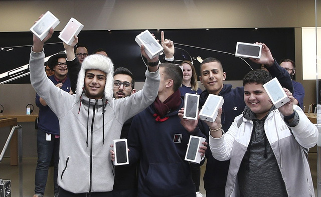 Iphone: Nguy cơ tăng giá lên 42 triệu đồng/chiếc