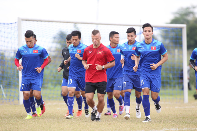 Việt Nam vs Indonesia: Hữu Thắng chuẩn bị đấu Riedl như thế nào?