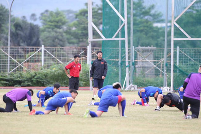 Việt Nam vs Indonesia: Hữu Thắng chuẩn bị đấu Riedl như thế nào?