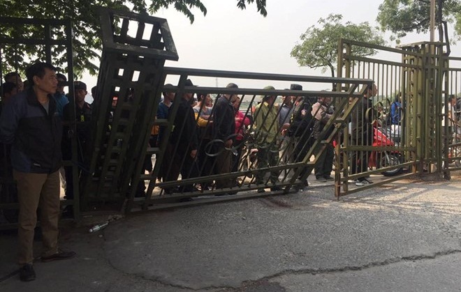 Thương binh đẩy cổng VFF