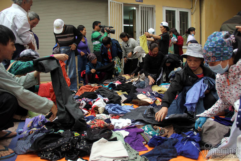 Hàng đồng giá 2.000 đầu tiên giữa lòng Hà Nội