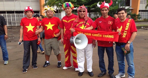 CĐV Việt Nam vào sân