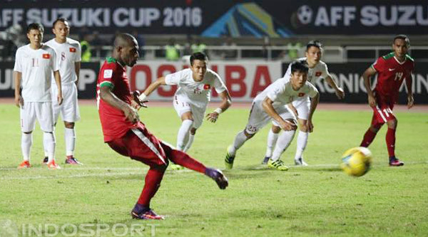 Tuyển Việt Nam thua sát nút Indonesia ở trận bán kết lượt đi