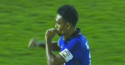 Dangda lập cú đúp