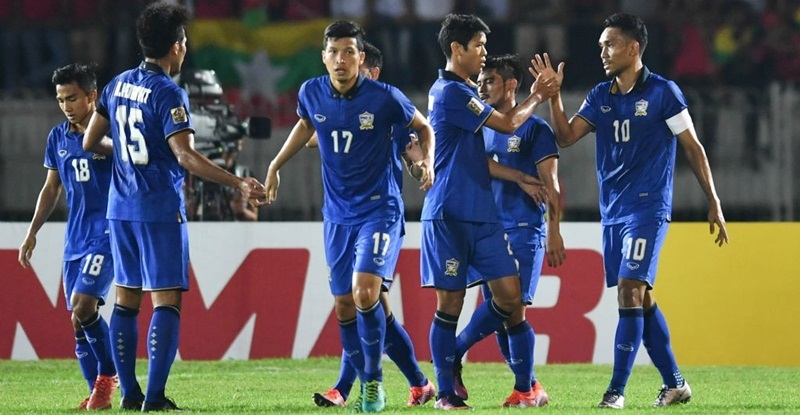 Thắng Myanmar, Thái Lan đặt một chân vào chung kết