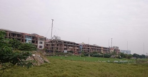 Hà Nội: Găm giữ hàng loạt biệt thự, nhà liền kề rồi... bỏ hoang