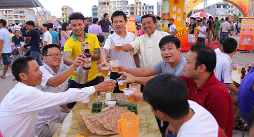 Ráo riết săn lùng vé tham gia Ngày hội Bia Hà Nội