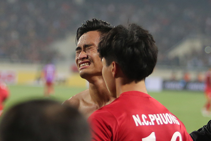 Vũ Minh Tuấn khóc nức nở, tặng bàn thắng cho cha mới mất