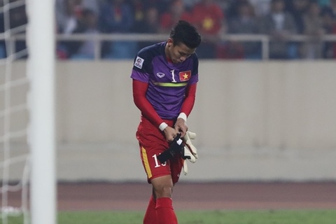 Quế Ngọc Hải làm thủ môn bất đắc dĩ trong trận gặp Indonesia