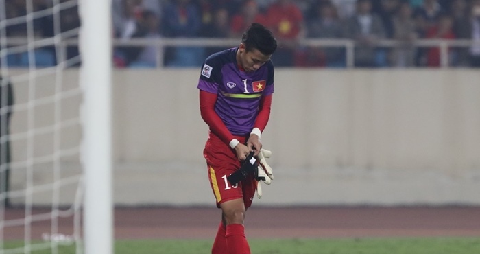 Quế Ngọc Hải làm thủ môn bất đắc dĩ trong trận gặp Indonesia