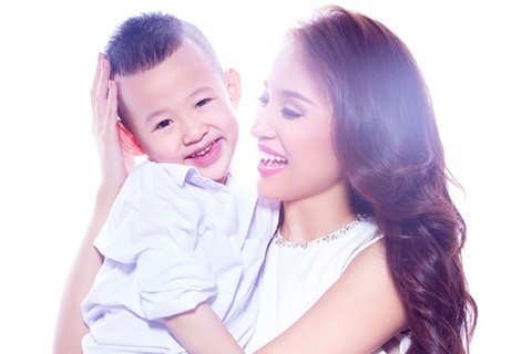Cảnh nuôi con một mình của MC Thảo Vân, Vân Hugo