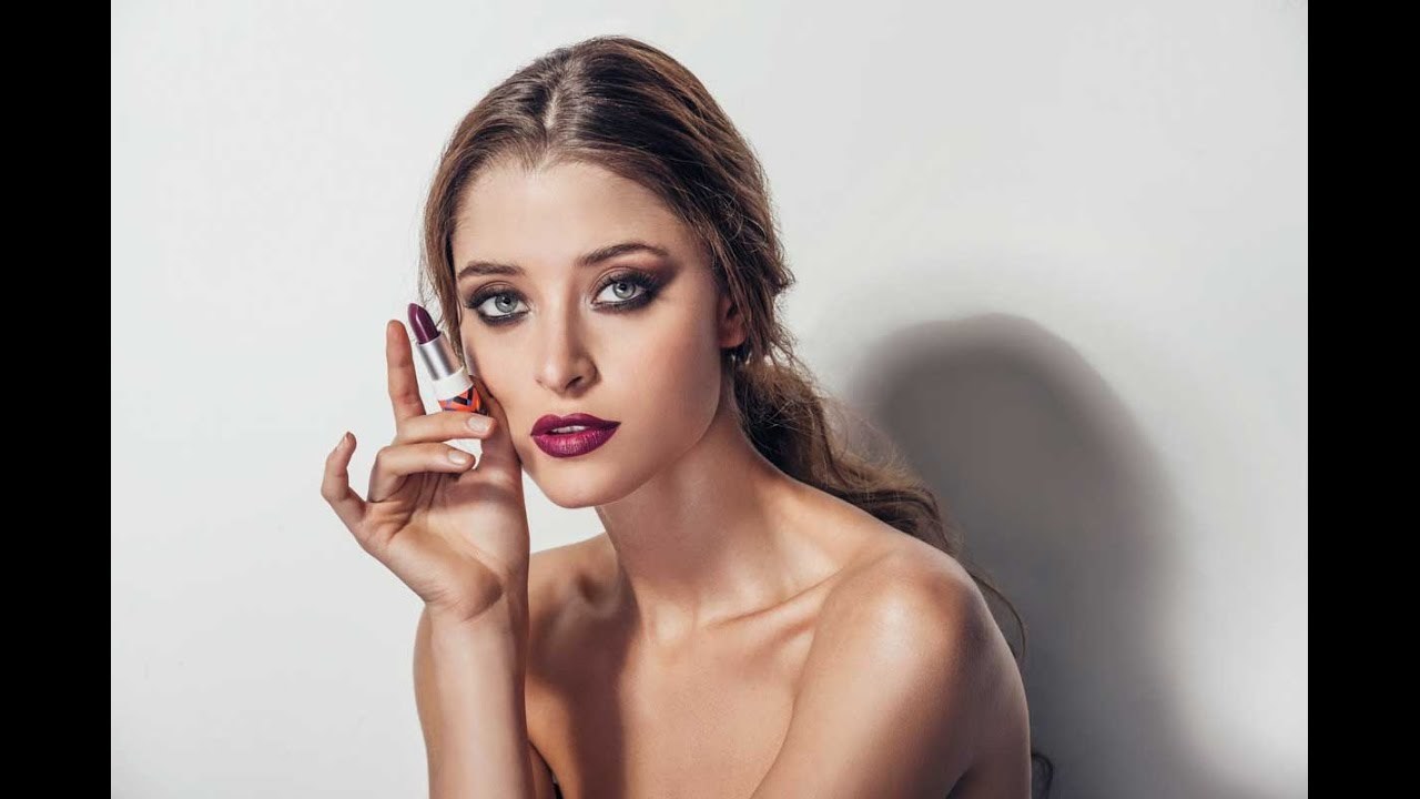Ứng  viên sáng giá Hoa hậu Thế giới 2016 bất ngờ lộ ảnh nude
