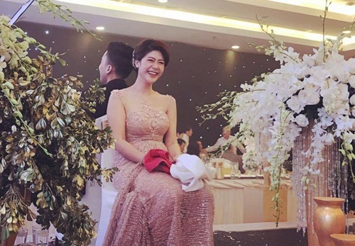 Nữ cơ trưởng cưới người mới khi vừa chia tay Trương Thế Vinh