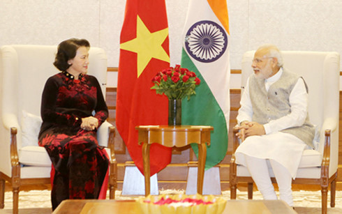 Chủ tịch QH hội kiến Thủ tướng Ấn Độ