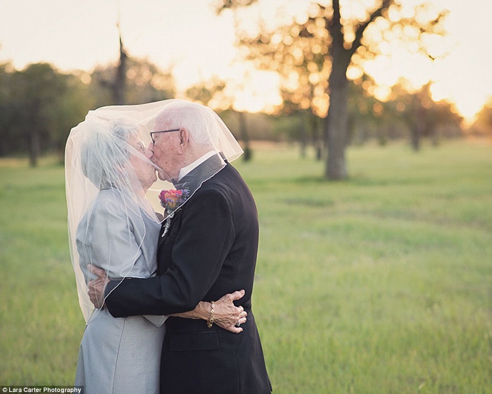 Cặp đôi kết hôn 70 năm mới được chụp ảnh cưới